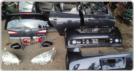 外装パーツ取り外し後各パーツの取り外し