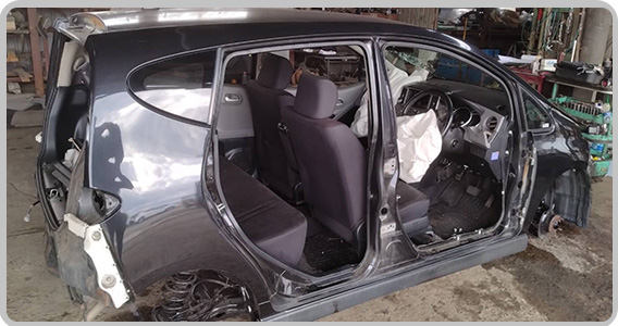 リアの足回り取り外し完了後